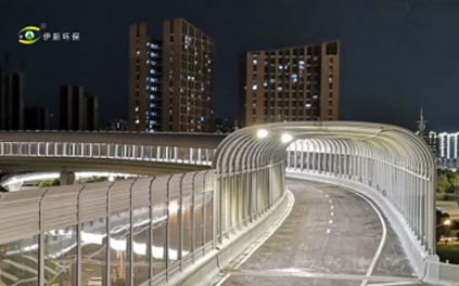 姑嫂树上桥匝道工程声屏障工程全封闭式声屏障正式完工！